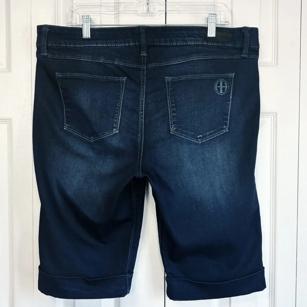 Hot in Hollywood Dark Denim Malibu Knee Grazer Pull-On Shorts 1X